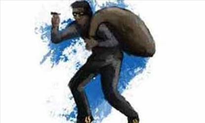 கார் கண்ணாடியை உடைத்து பணம் திருட்டு... இது சவுதியில்...